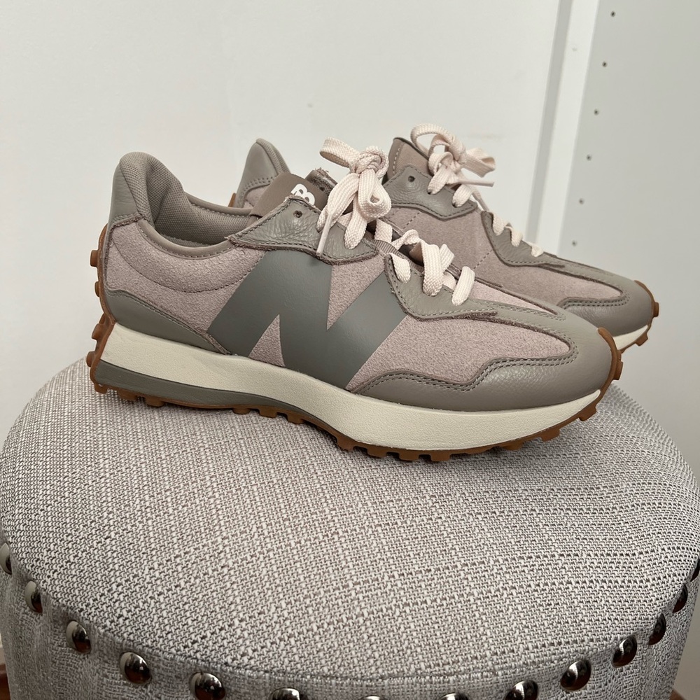 New Balance Women's 327 Arid Stone with Dockside 8.5